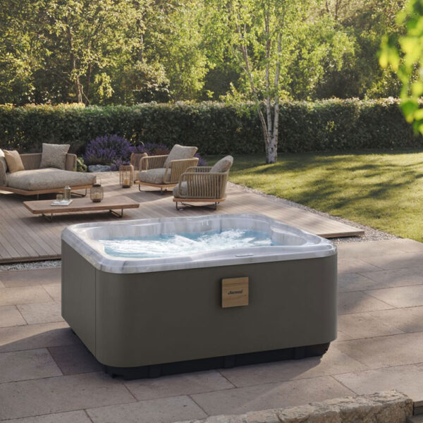 jacuzzi-minipiscina-4-5-posti-lodge+-m-versione-hydro-+-blower-32-getti-con-led-multicolore-e-copertura-pannelli-quartz-grey