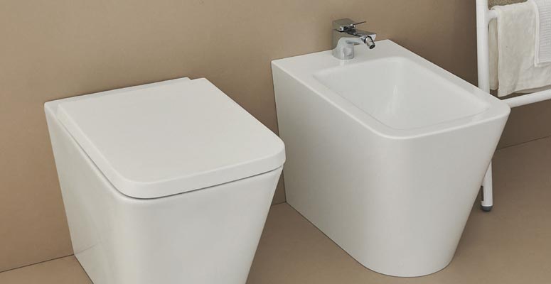ideal-standard-coppia-sanitari-a-terra-filoparete-blend-cube-vaso-wc-aquablade-sedile-soft-close-bidet-bianco-dettaglio
