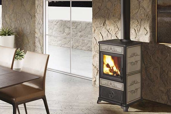 ek-63-by-edilkamin-stufa-a-legna-9-kw-fancy-classe-a-colore-tortora-installazione-ambiente-dettaglio