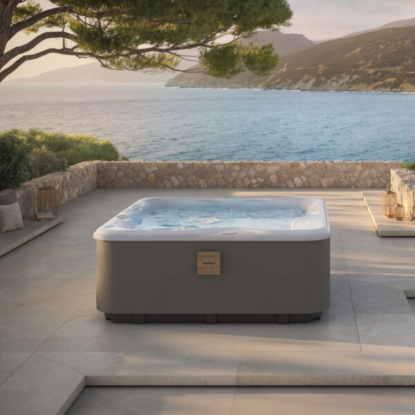 jacuzzi-minipiscina-5-6-posti-lodge+-l-versione-hydro-+-blower-38-getti-con-copertura-termica-e-pannelli-colore-quartz-grey