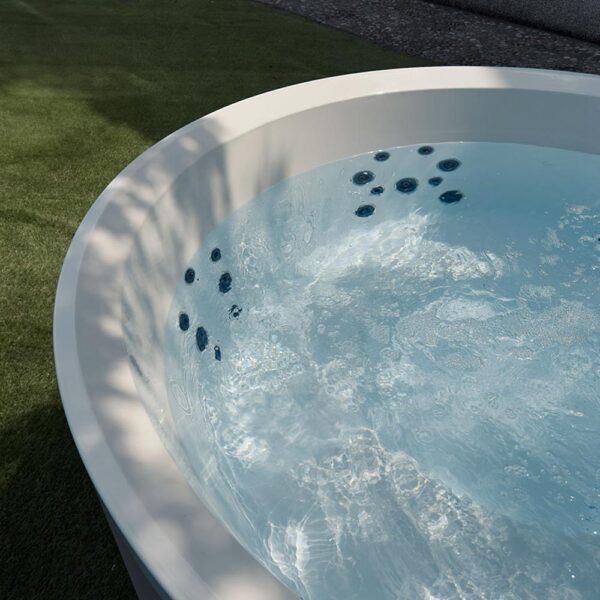 novellini-minipiscina-idromassaggio-rotonda-5-posti-divina-r-standard-28-jets-con-pannelli-dettaglio-idromassaggio