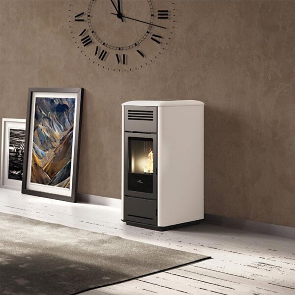 edilkamin-termostufa-a-pellet-milla-h-15-evo-classe-a+-cinque-stelle-colore-bianco-panna-installazione-ambiente