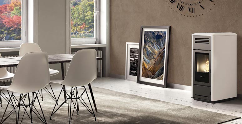 edilkamin-termostufa-a-pellet-milla-h-12-evo-classe-a+-cinque-stelle-colore-bianco-panna-installazione-ambiente-dettaglio