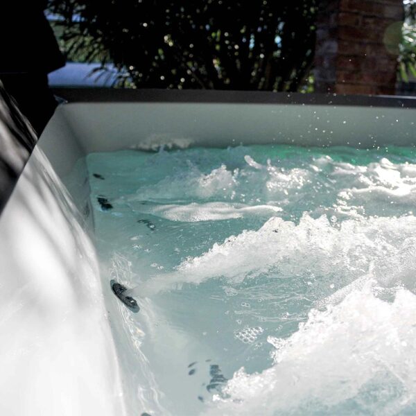 novellini-minipiscina-idromassaggio-2-posti-divina-m-basic-dettaglio-idr5omassaggio