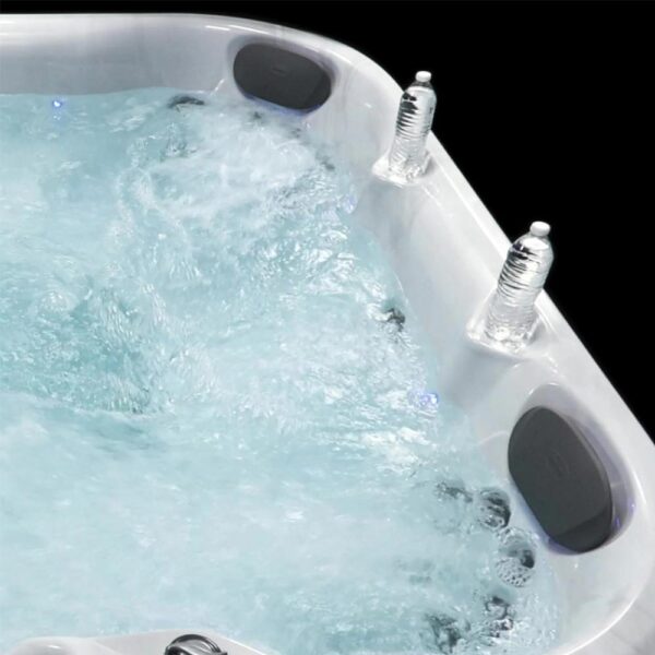 jacuzzi-minipiscina-spa-j-225-4-5-posti-26-getti-seduta-lounge-dettaglio-porta-bicchieri