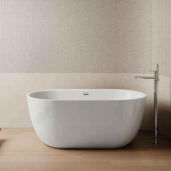 jacuzzi-vasca-freestanding-centro-stanza-chic-150x80-con-colonna-di-scarico-e-telaio-colore-bianco-lucido-installazione-ambiente