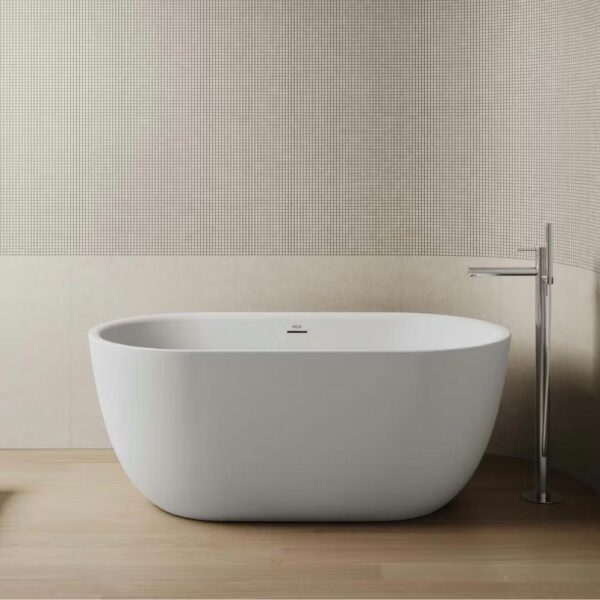 jacuzzi-vasca-freestanding-centro-stanza-chic-150x80-con-colonna-di-scarico-e-telaio-colore-bianco-opaco-installazione-ambiente