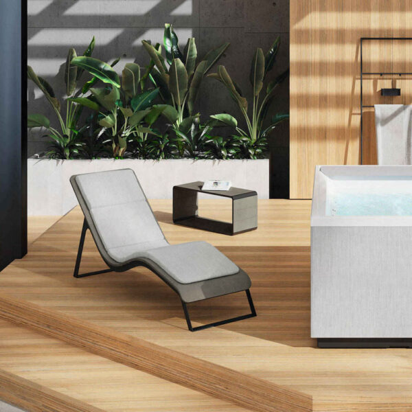 novellini-seduta-chaise-longue-per-esterno-chlodo01-struttura-quarz-wood-materassino-light-grey-installazione-outdoor-giardino