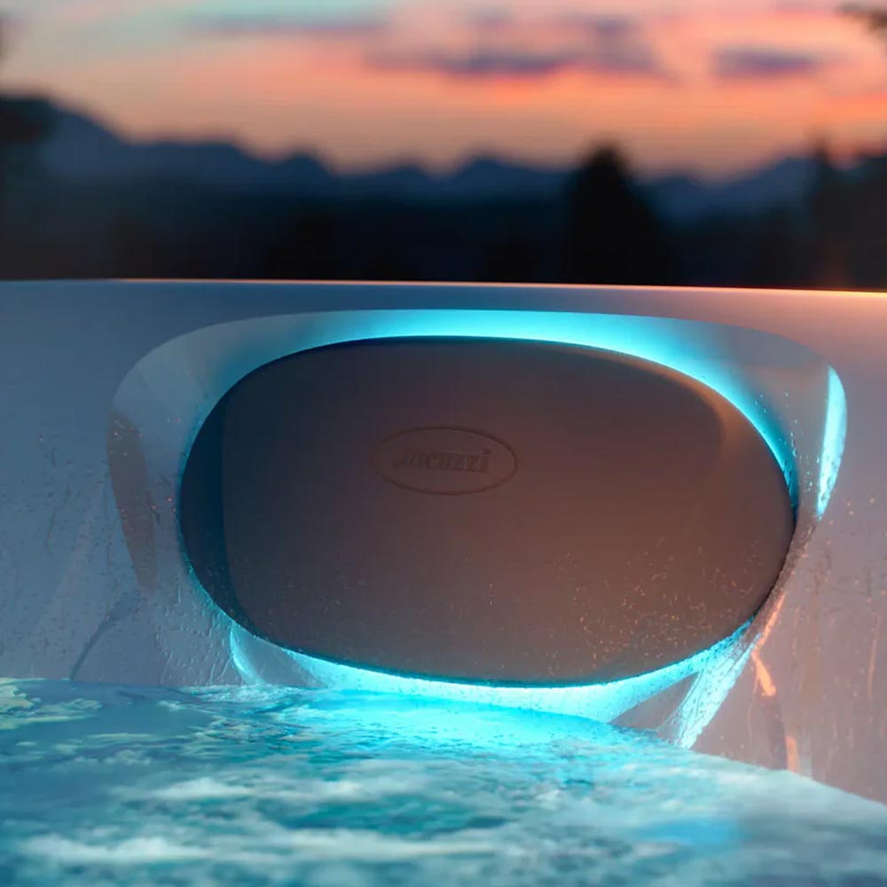 jacuzzi-minipiscina-spa-omnia-6-7-posti-seduta-lounge-40-getti-dettaglio-cuscino-retroilluminato-con-luce-led jacuzzi-minipiscina-spa-omnia-6-7-posti-seduta-lounge-40-getti-dettaglio-cuscino-retroilluminato-con-luce-led