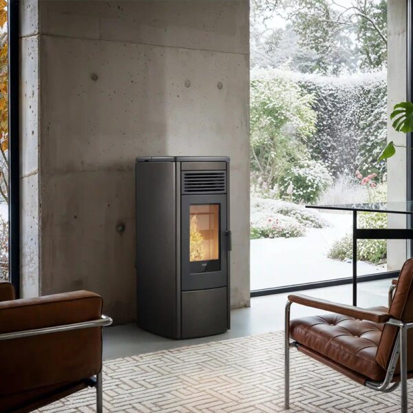 klover-stufa-a-pellet-ventilata-aura-120s-kw-12,5-wifi-integrato-classe-a+-colore-bronze-installazione-ambiente