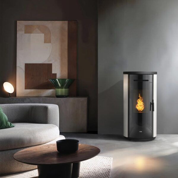 klover-stufa-a-pellet-ventilata-krono-80s-kw-7,8-wifi-integrato-classe-a+-colore-avorio-installazione-ambiente