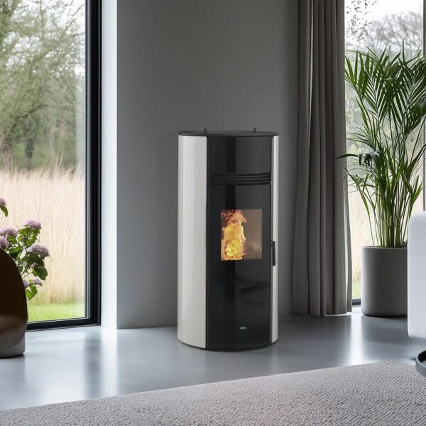 klover-termostufa-pellet-idro-thermosuper-120s-15,6-kw-a++-cinque-stelle-color-avorio-installazione-ambiente